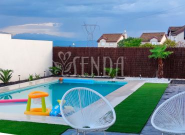 Jardinería y piscina